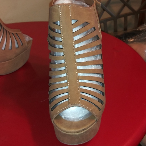 Tan suede shoes - Picture 2 of 2